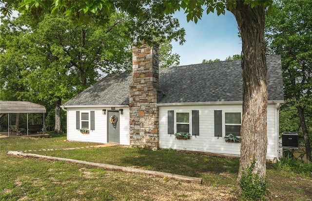 cape cod-style house with cooling unit, a front lawn, and a carport