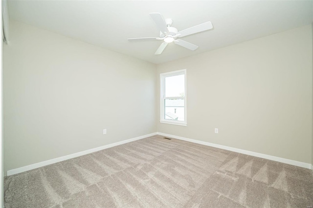 unfurnished room featuring ceiling fan and light colored carpet