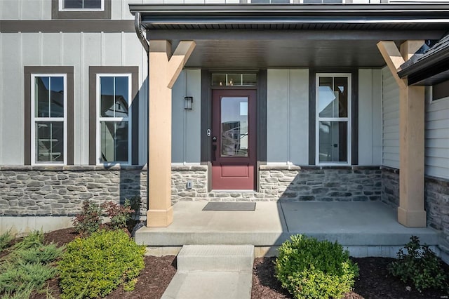 doorway to property with covered porch