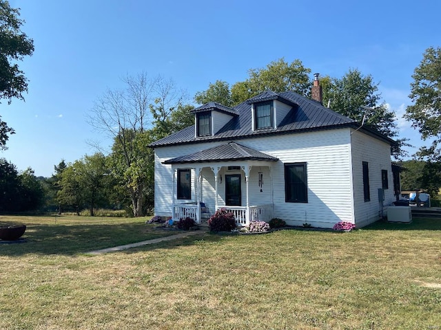 bungalow featuring covered porch and a front lawn