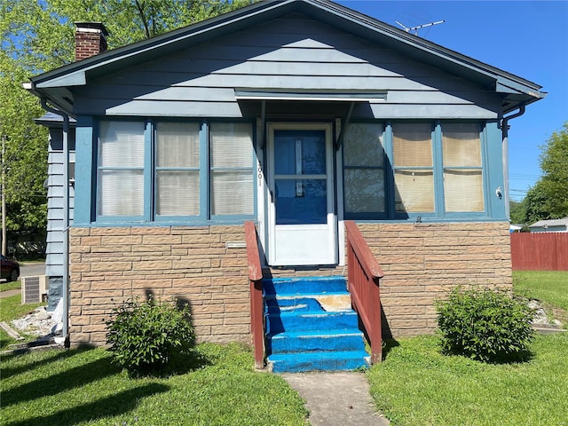 bungalow-style house with a front yard