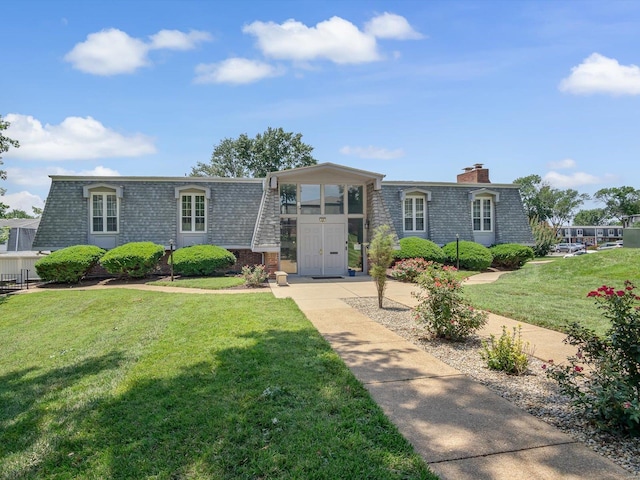 view of front facade with a front lawn