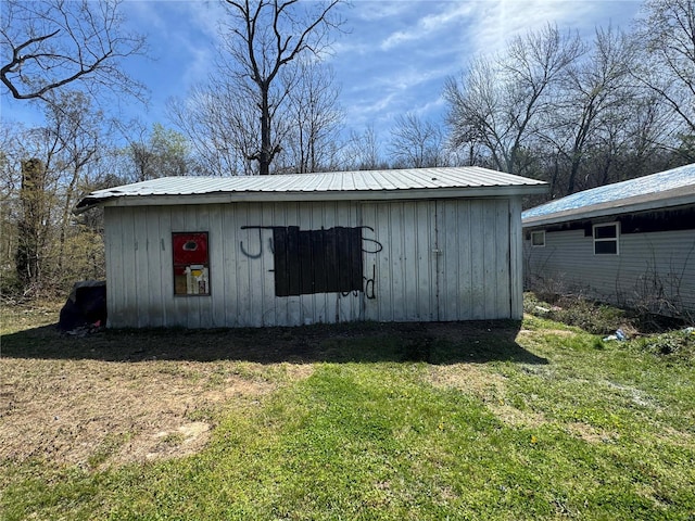 view of shed / structure with a yard