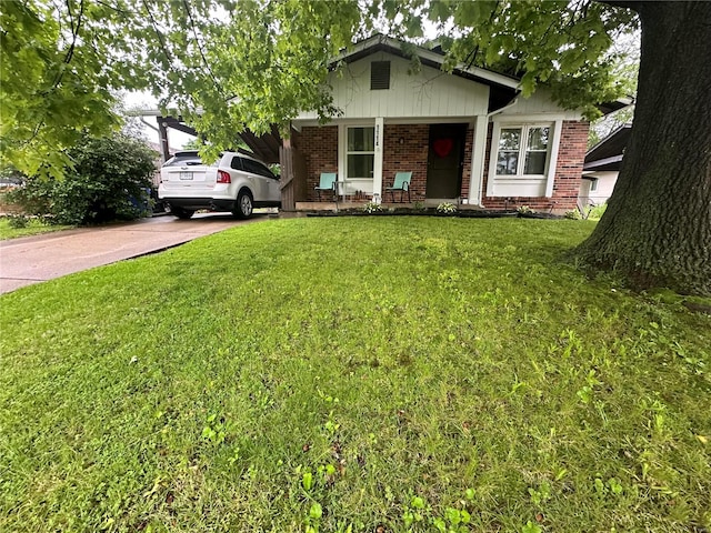 view of front of home with a porch and a front lawn