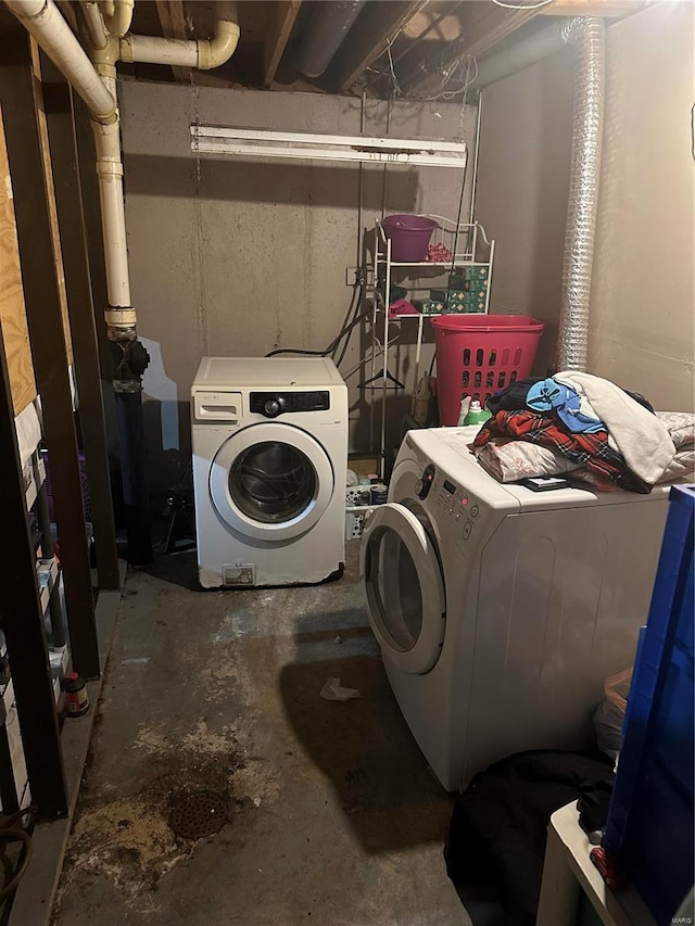 washroom with washing machine and dryer