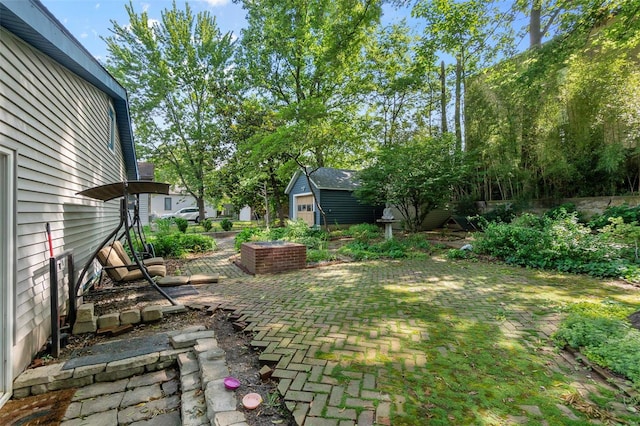 view of yard featuring a patio area