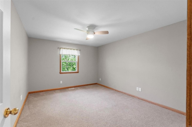 unfurnished room featuring ceiling fan and light colored carpet