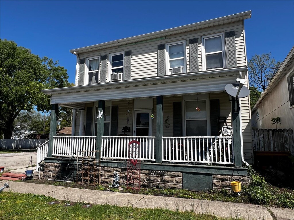 view of front facade featuring covered porch