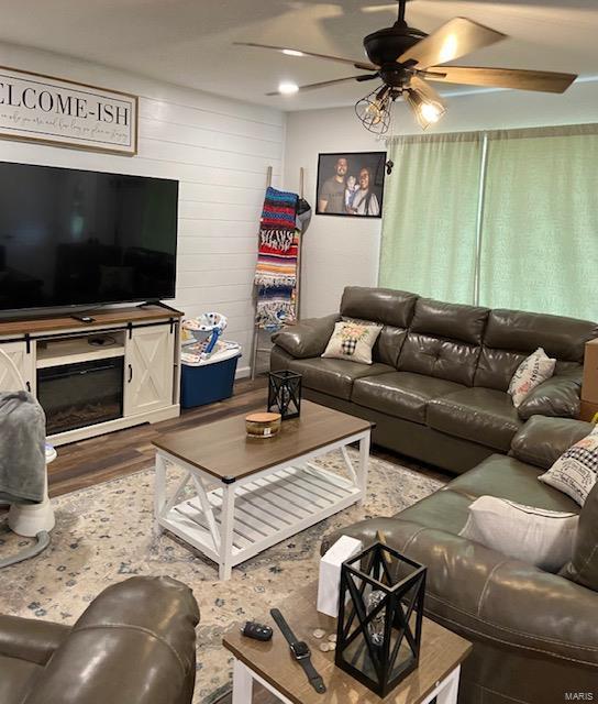 living room with hardwood / wood-style flooring and ceiling fan