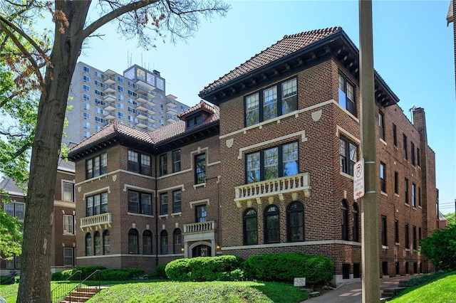 view of building exterior