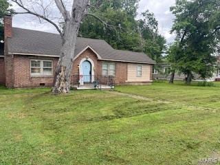 ranch-style home featuring a front lawn