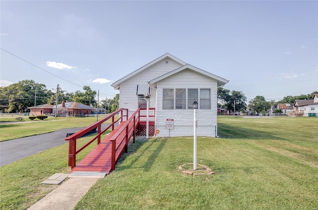 view of front of home with a front lawn