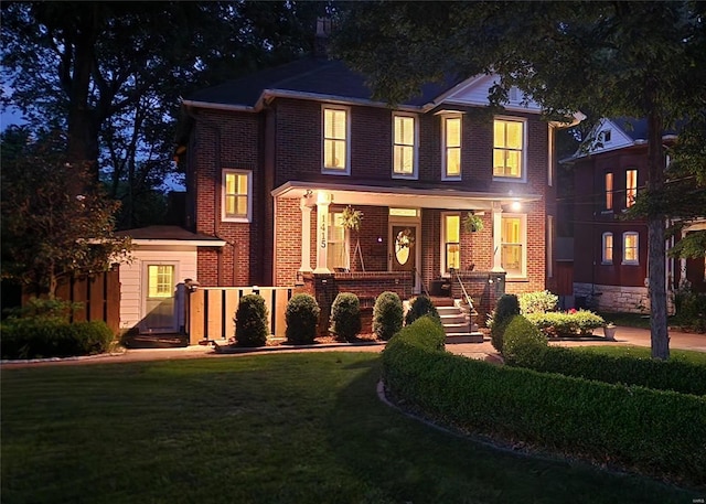 view of front of property with a front yard