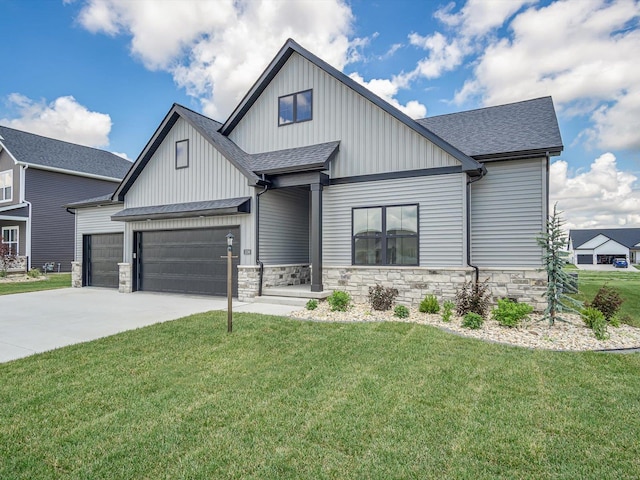 view of front of property with a front lawn