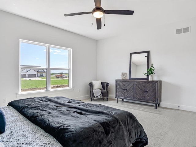 bedroom with ceiling fan