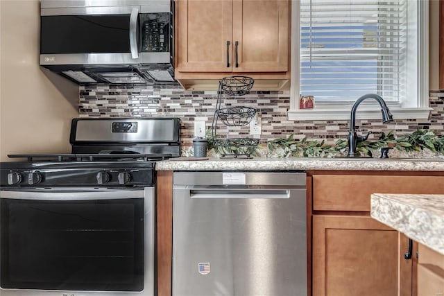 kitchen featuring backsplash, stainless steel appliances, and sink