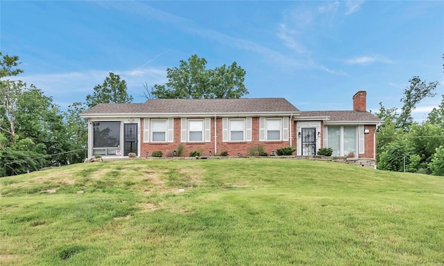 single story home featuring a front lawn