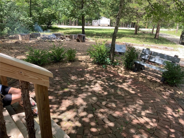 view of yard featuring a patio area