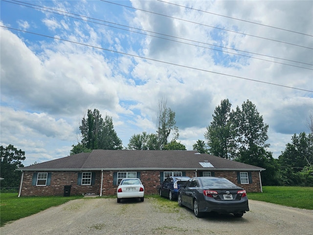 single story home featuring a front lawn