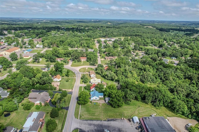 birds eye view of property featuring a forest view