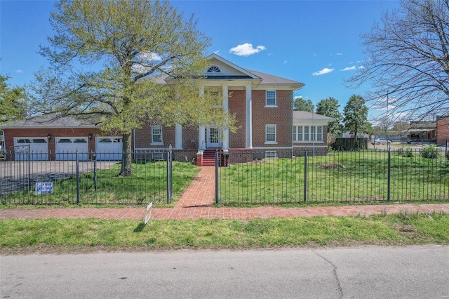 view of front of home featuring a front yard