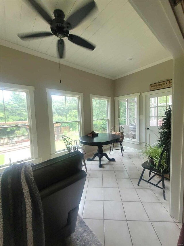 sunroom / solarium featuring ceiling fan