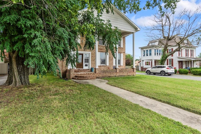 view of front of house featuring a front lawn