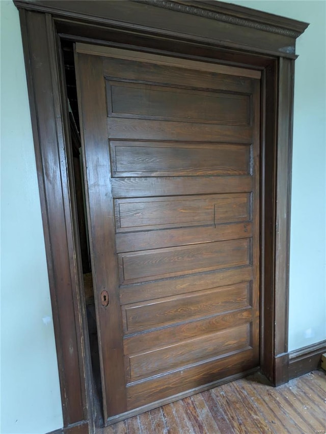 interior details with hardwood / wood-style floors