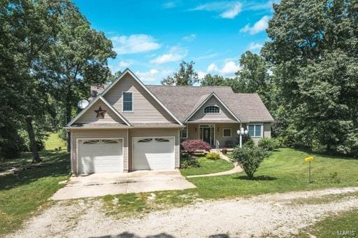 view of front facade featuring a garage and a front lawn