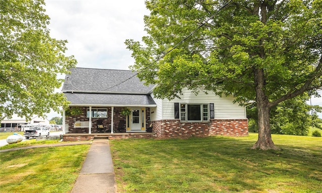 view of front of house with a front lawn