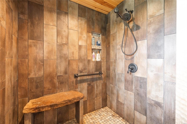 bathroom featuring a tile shower