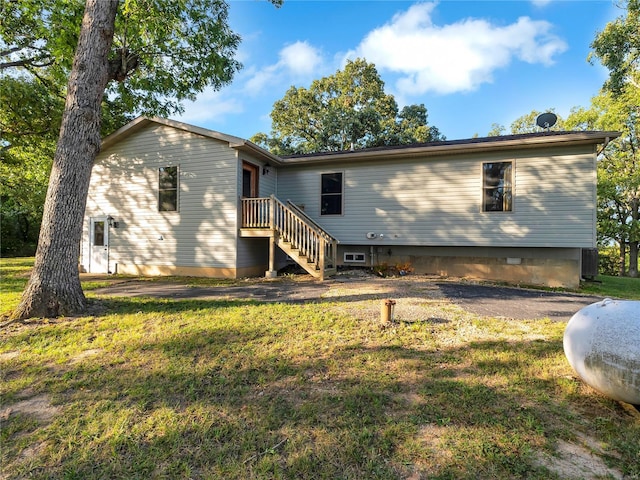 rear view of house featuring a lawn