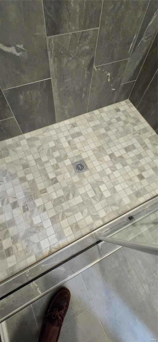 room details with a tile shower