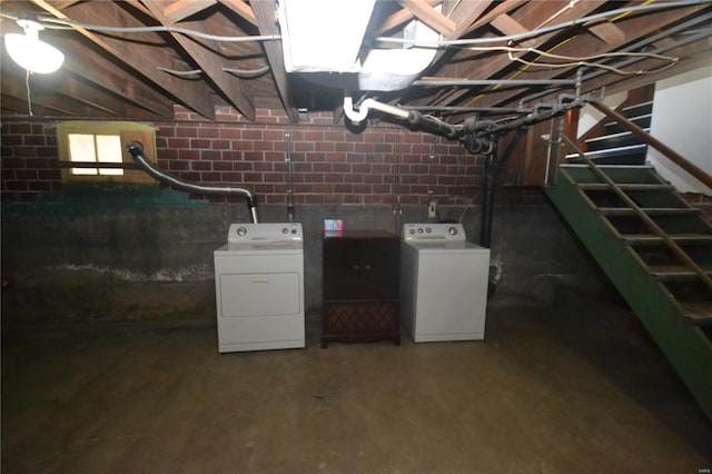 basement featuring independent washer and dryer