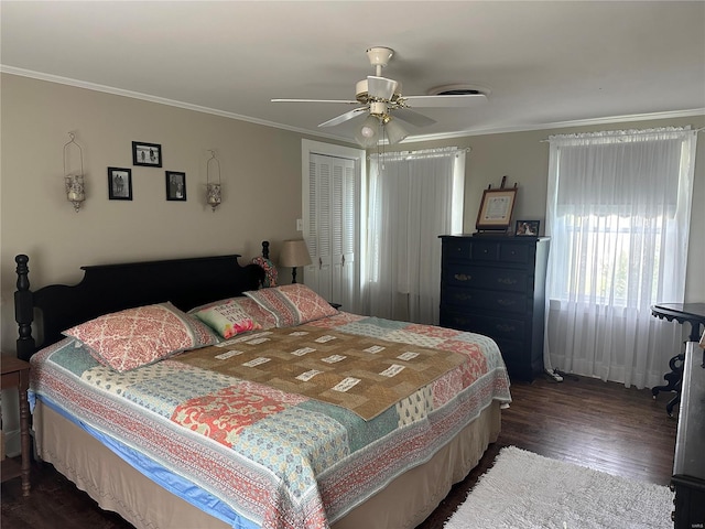 bedroom featuring a closet, dark hardwood / wood-style floors, ceiling fan, and ornamental molding