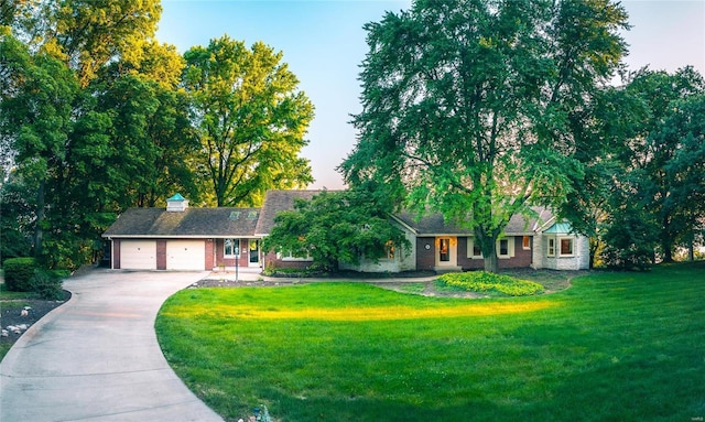 view of front facade featuring a front yard and a garage