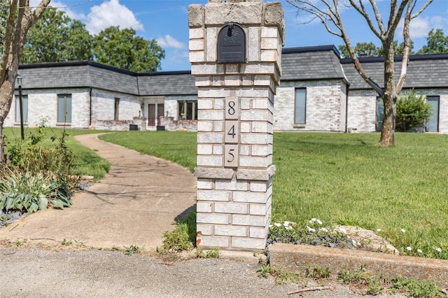 view of front of house with a front yard