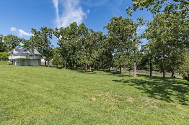 view of yard with a rural view