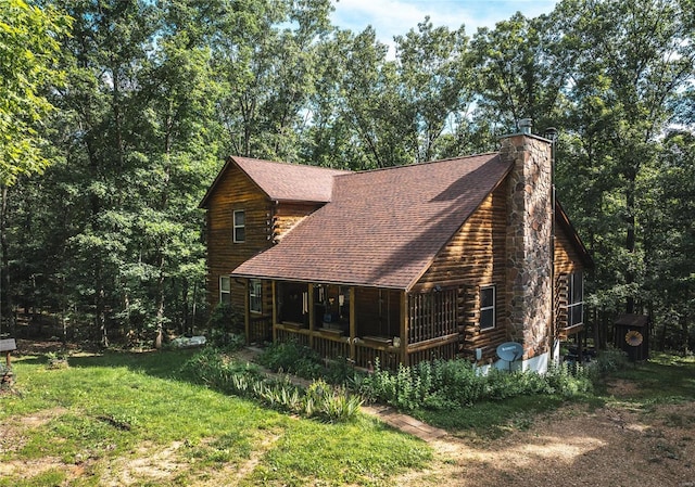 back of house featuring a lawn