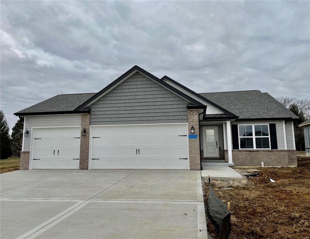 view of front facade featuring a garage