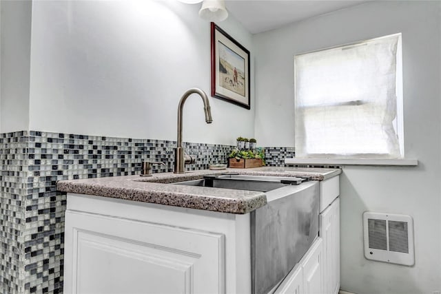 bathroom featuring decorative backsplash and vanity