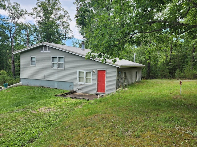 back of house featuring a yard