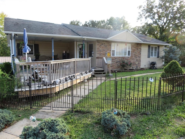 single story home featuring a front yard