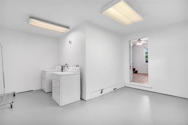 washroom with ceiling fan and washing machine and clothes dryer