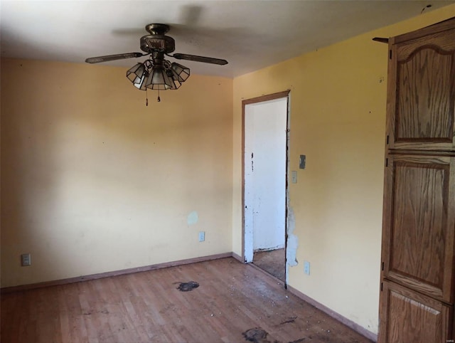 unfurnished room featuring light hardwood / wood-style floors and ceiling fan