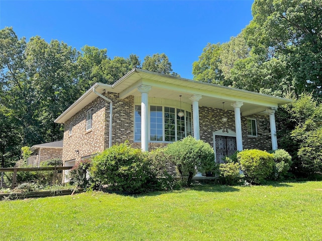 view of front of home with a front lawn