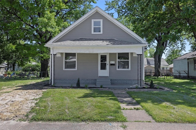 bungalow featuring a front yard