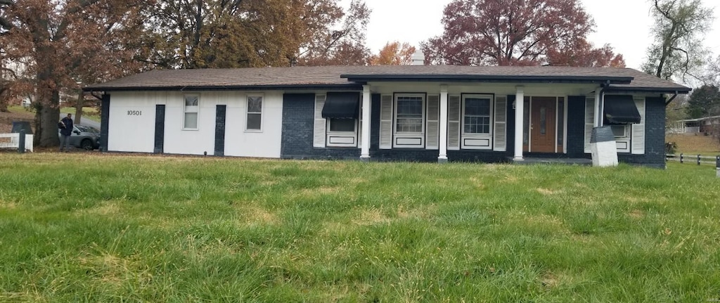 ranch-style home with a front lawn