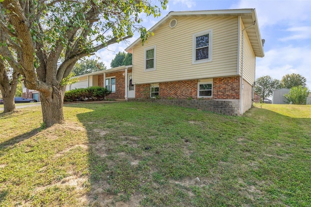 view of front of property with a front lawn