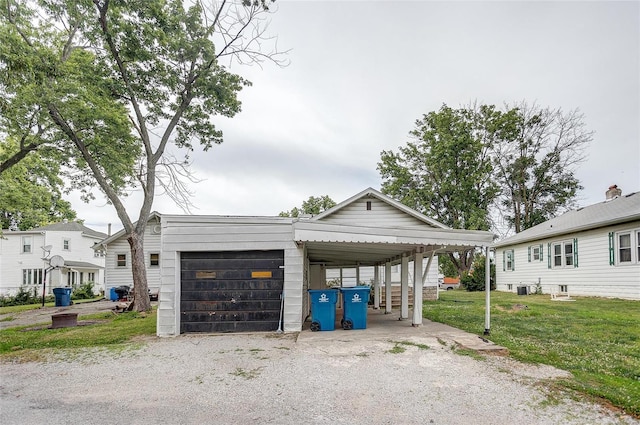 view of front of home featuring a front yard